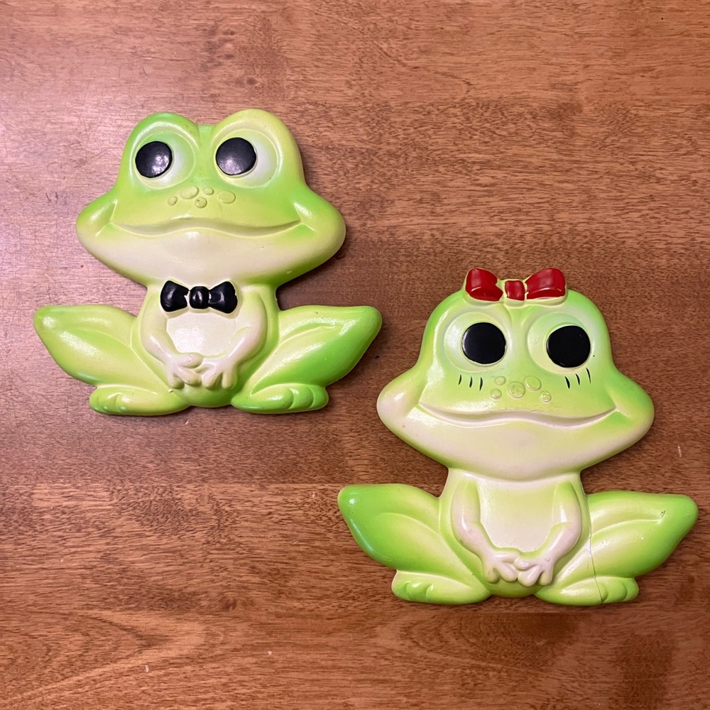 Vintage 1970s Miller Studio chalkware frog wall plaques